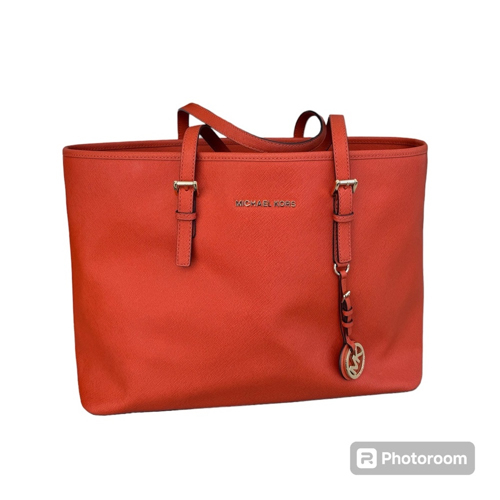 Michael Kors orange tote; EUC; Includes dust bag.Beautiful, rich color!